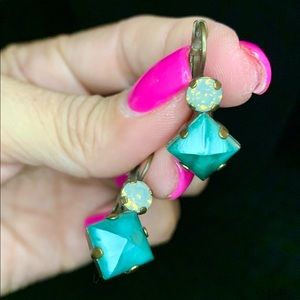 Sabika two stone drop earrings! Comes with Sabika mesh protector bag!